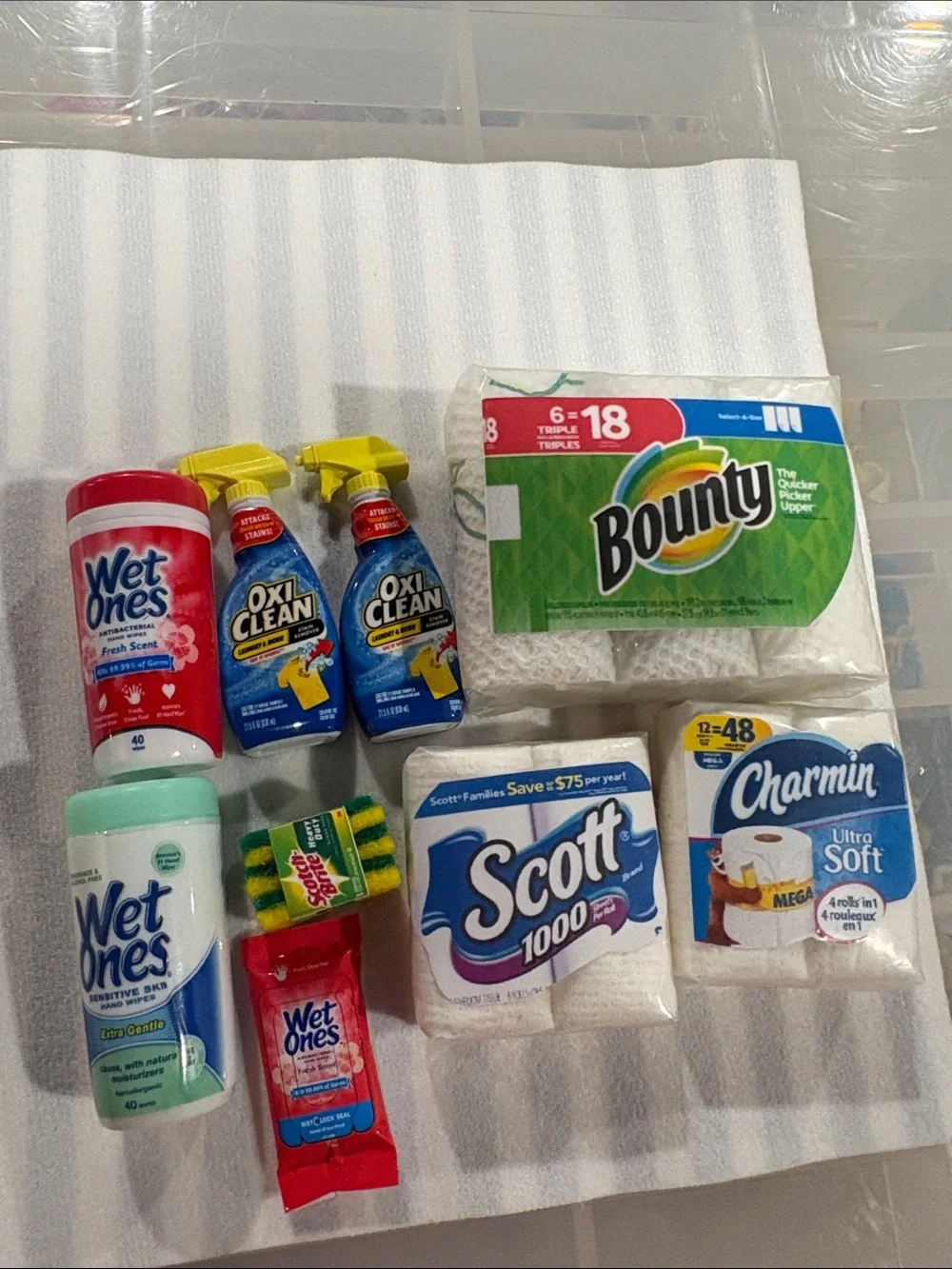 Miniature cleaning supplies
